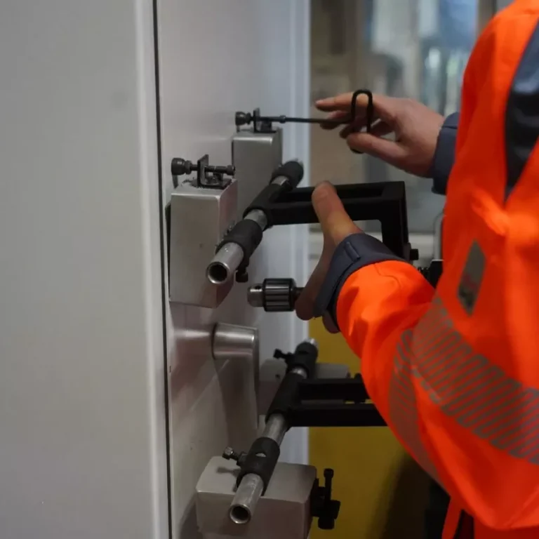 Avarinis_duru_atrakinimas_avarinis_duru_atrakinimas_Vilniuje_Vilnius_avarinis_duru_atrakinimas_kaina_visa_para_SOS_ATRAKINIMAS_ad3