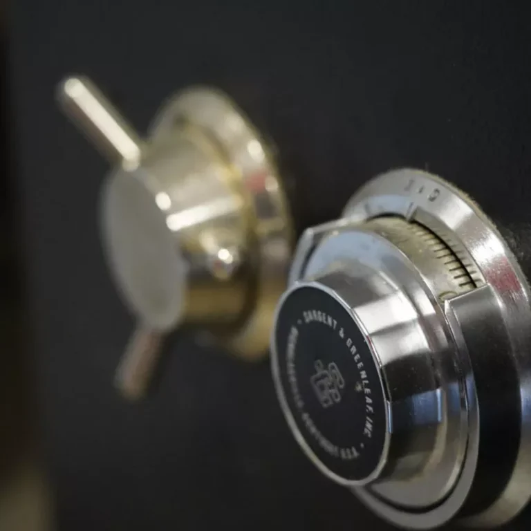 Avarinis_duru_atrakinimas_avarinis_duru_atrakinimas_Vilniuje_Vilnius_avarinis_duru_atrakinimas_kaina_visa_para_SOS_ATRAKINIMAS_ad6