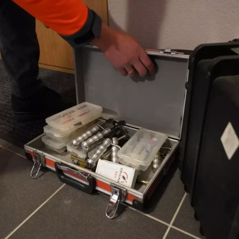 avarinio-atrakinimo-iranga