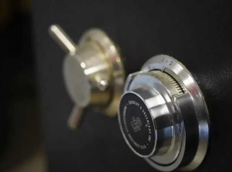 Avarinis_seifu_atrakinimas_avarinis_seifu_atrakinimas_Vilniuje_visa_para_avarinis_seifu_atrakinimas_Vilnius_kaina_SOS_ATRAKINIMAS_as1