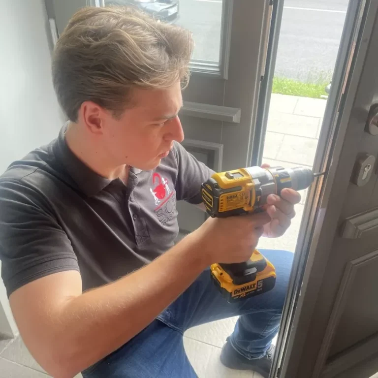 sarvuotu-duru-spynos-keitimas_1