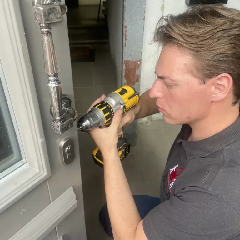 sarvuotu-duru-spynos-remontas_1